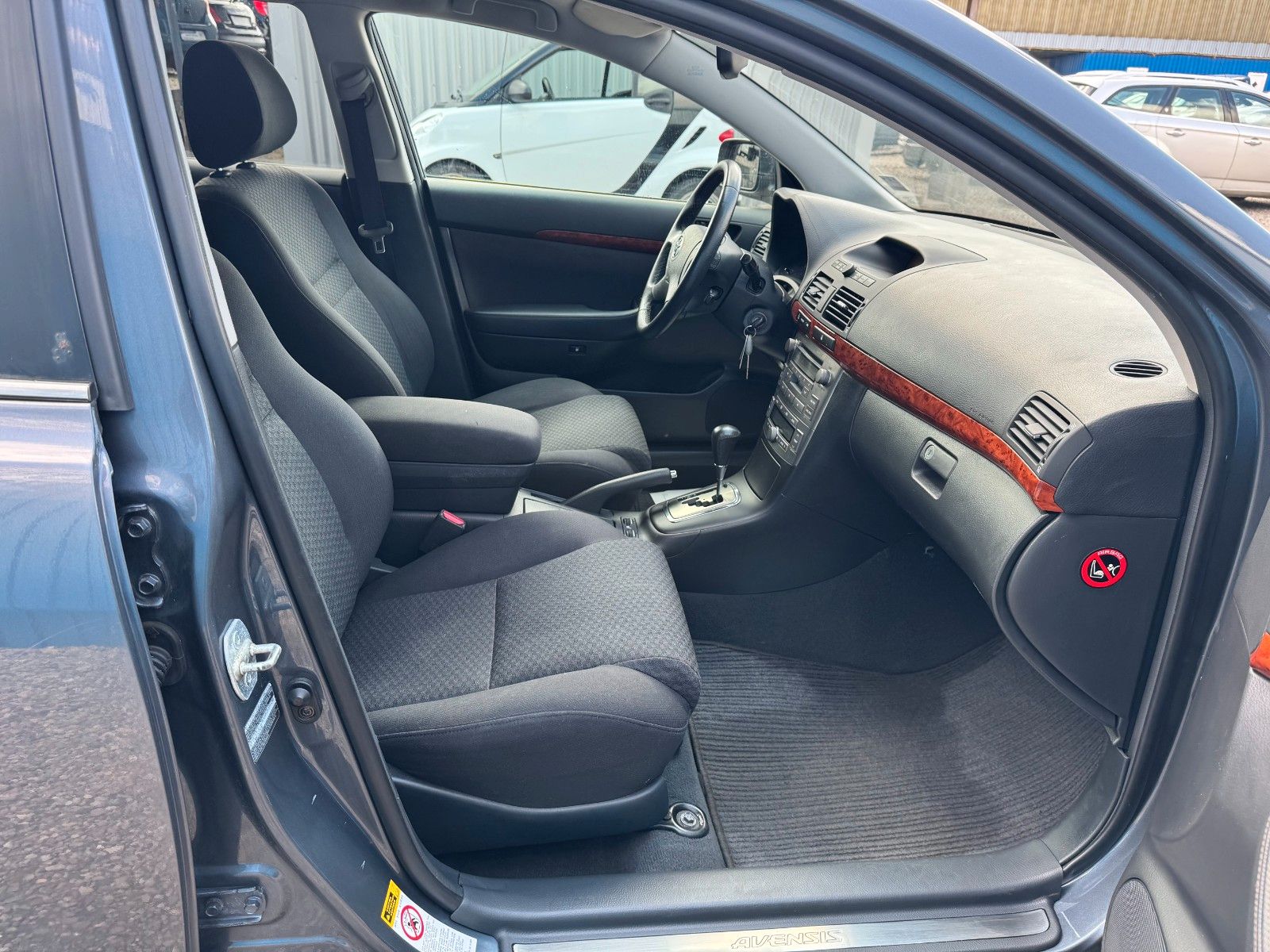Fahrzeugabbildung Toyota Avensis Kombi 2.4*Executive*Automatik*AHK*Xenon*