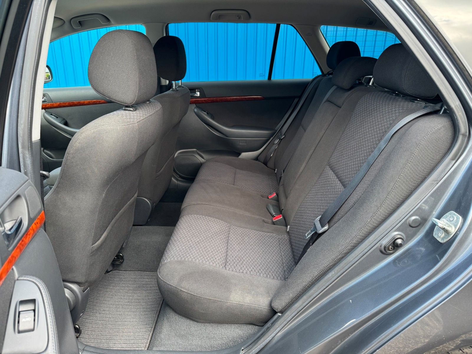 Fahrzeugabbildung Toyota Avensis Kombi 2.4*Executive*Automatik*AHK*Xenon*