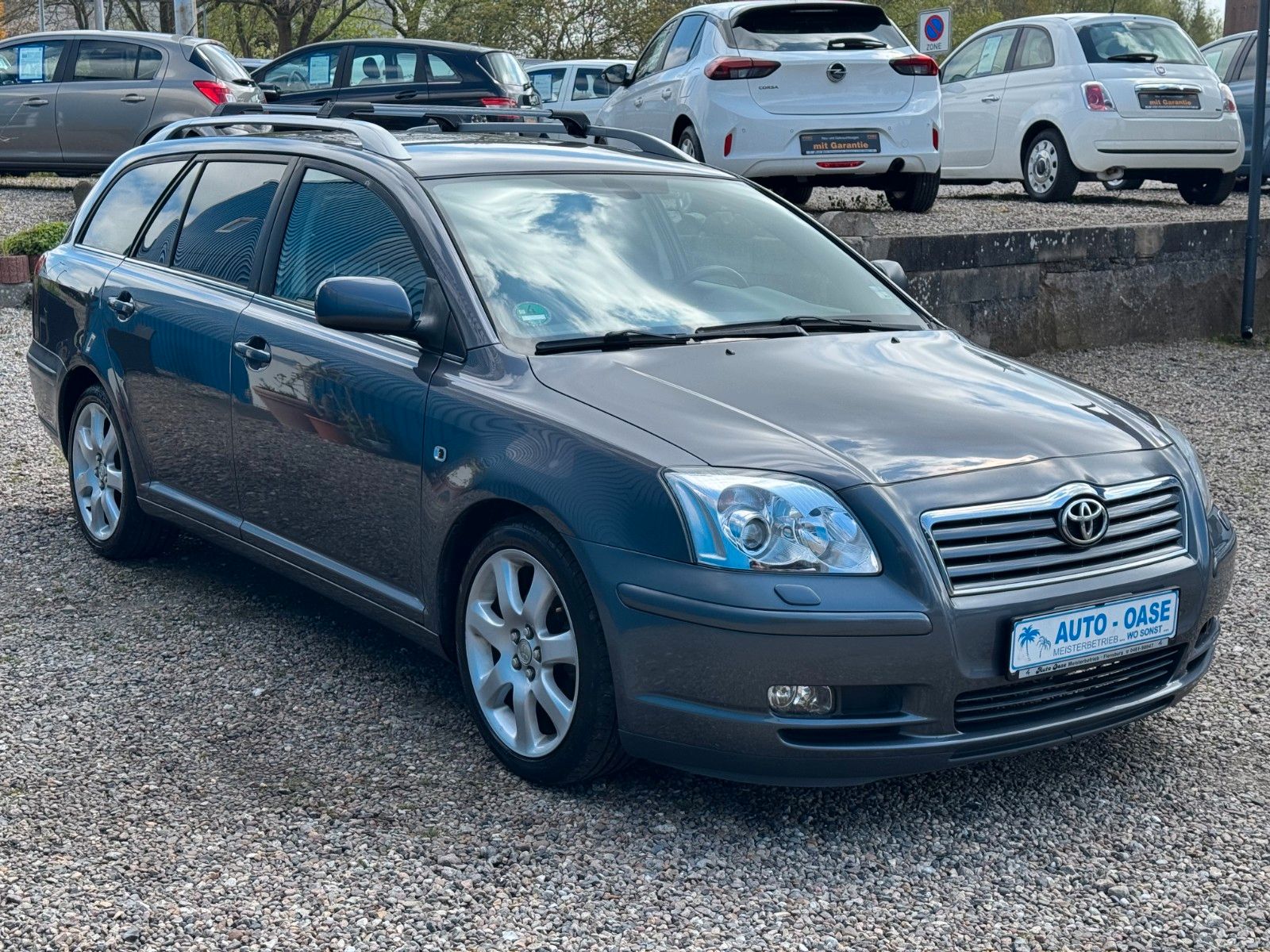 Fahrzeugabbildung Toyota Avensis Kombi 2.4*Executive*Automatik*AHK*Xenon*