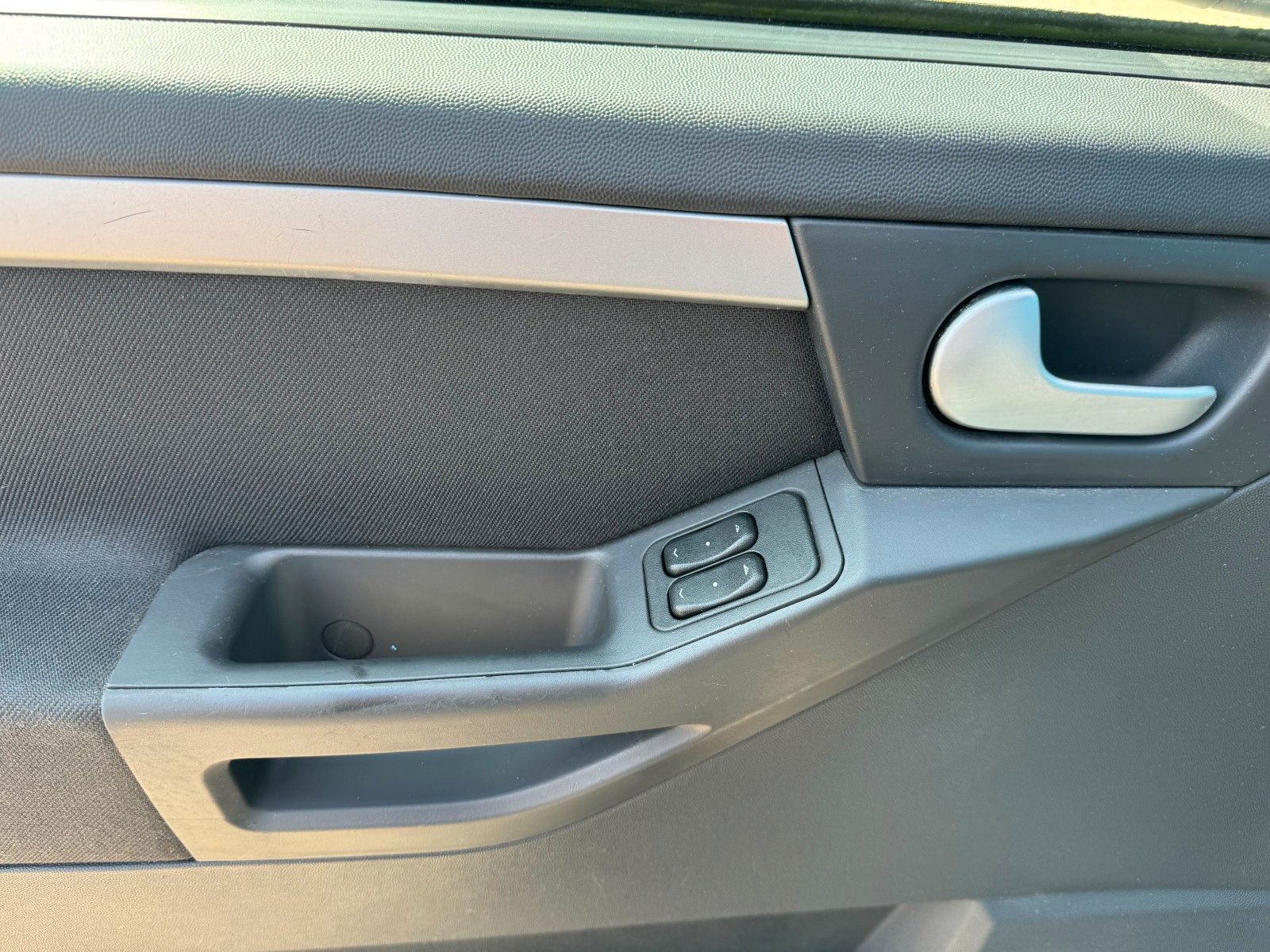 Fahrzeugabbildung Opel Meriva**Edition**Automatik**Klima**97 TKM**