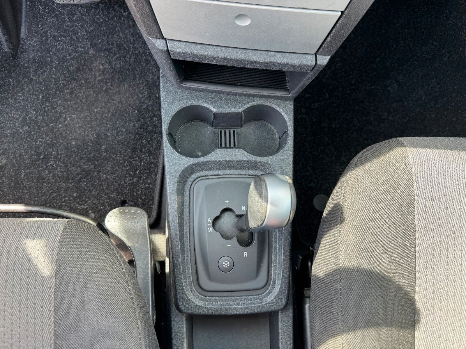 Fahrzeugabbildung Opel Meriva**Edition**Automatik**Klima**97 TKM**