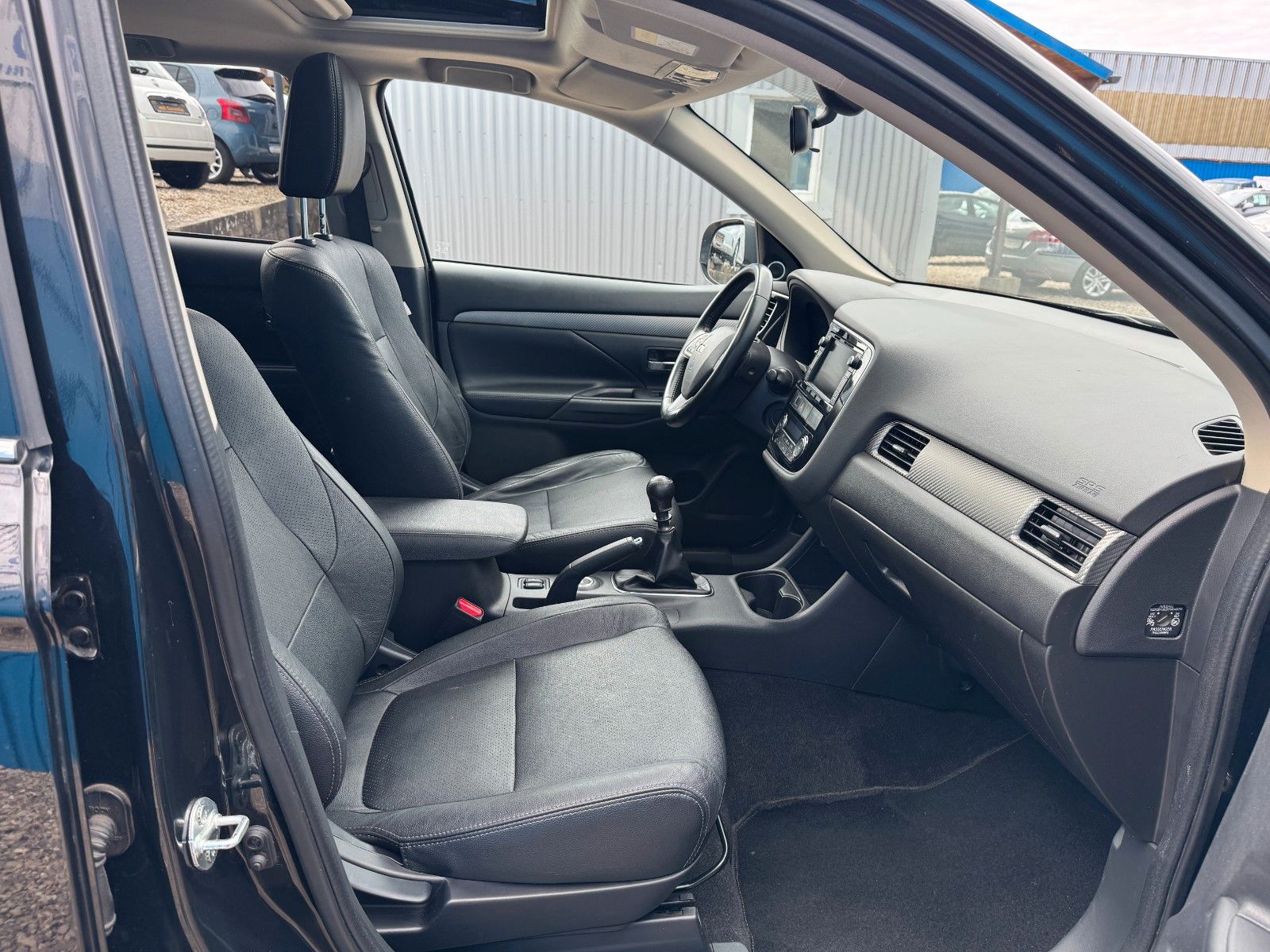 Fahrzeugabbildung Mitsubishi Outlander ClearTec Instyle**4WD**AHK**7 SITZER**