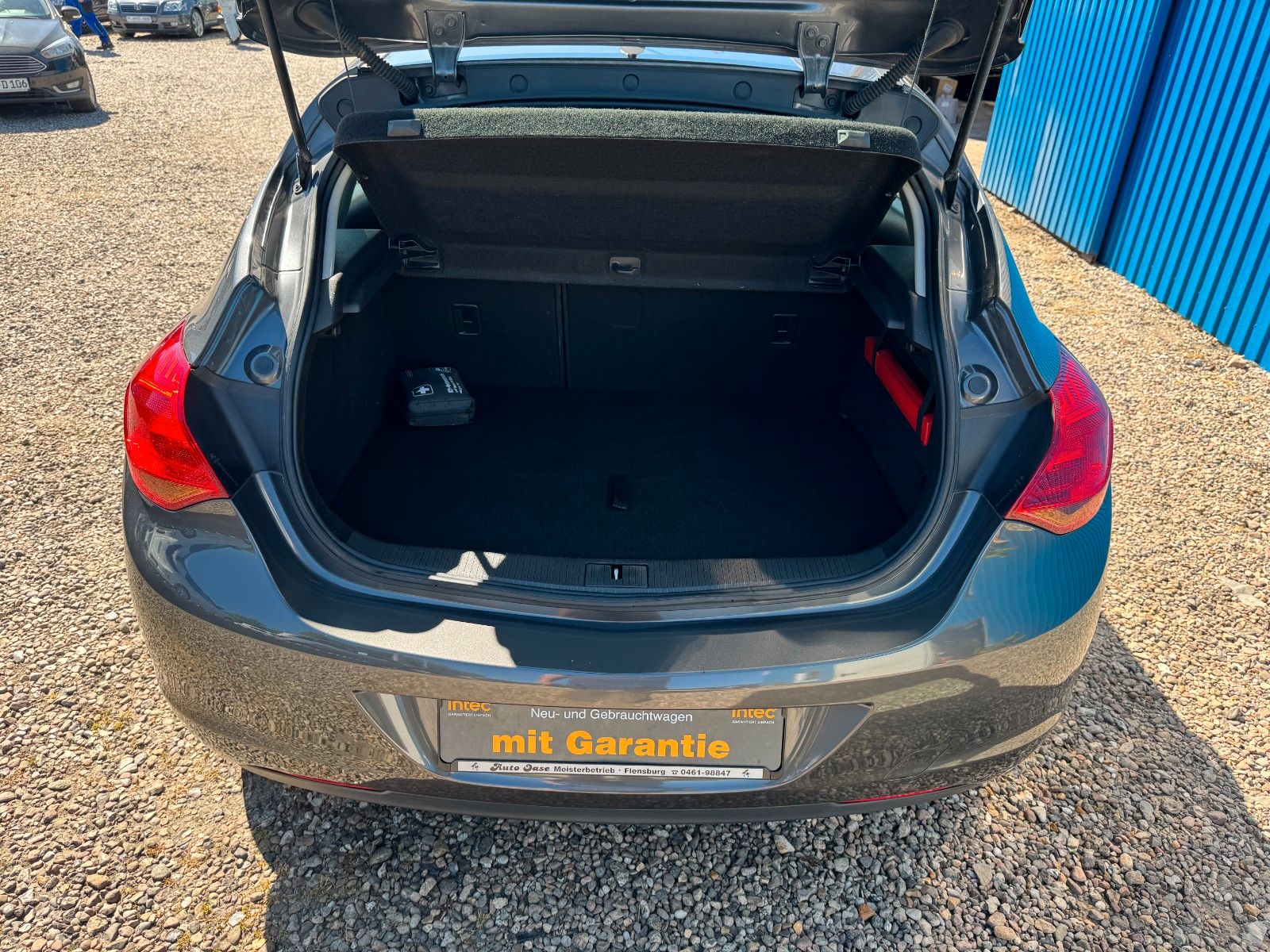 Fahrzeugabbildung Opel Astra J Lim. 5-trg.**Edition**SHZ**Klima**Temp**