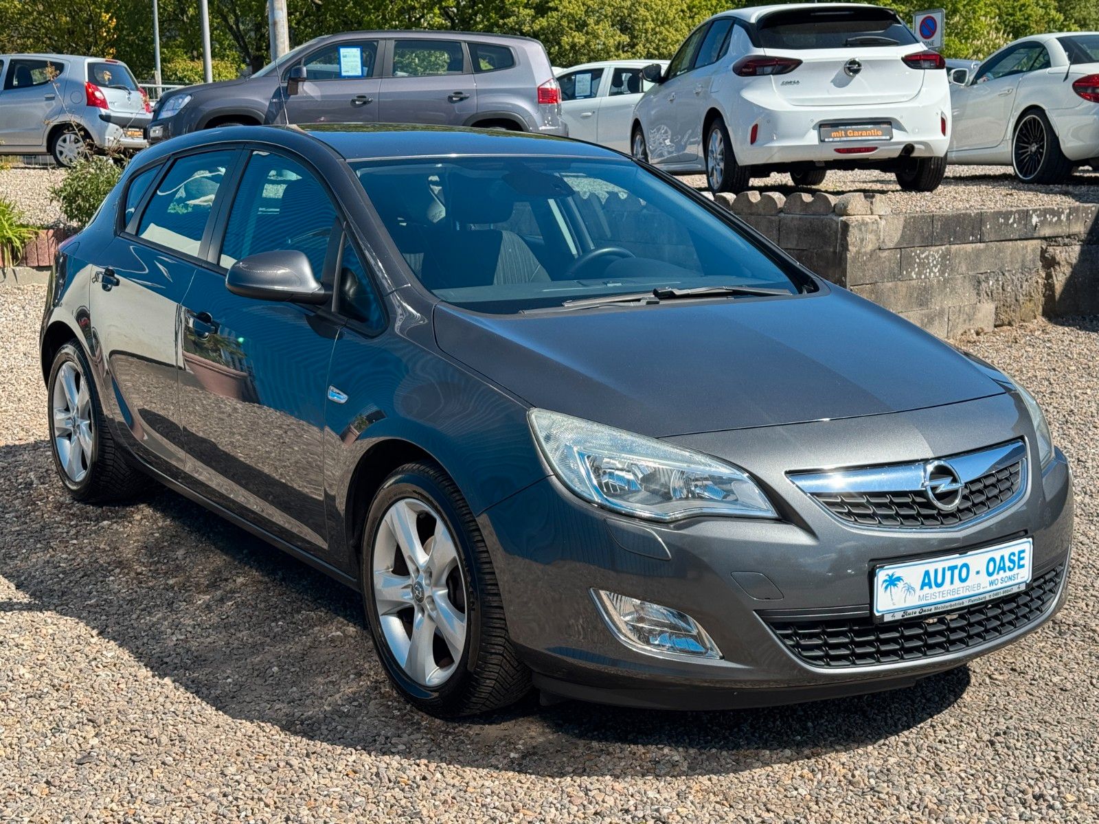 Fahrzeugabbildung Opel Astra J Lim. 5-trg.**Edition**SHZ**Klima**Temp**