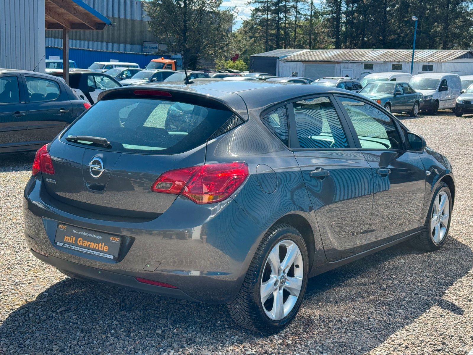 Fahrzeugabbildung Opel Astra J Lim. 5-trg.**Edition**SHZ**Klima**Temp**