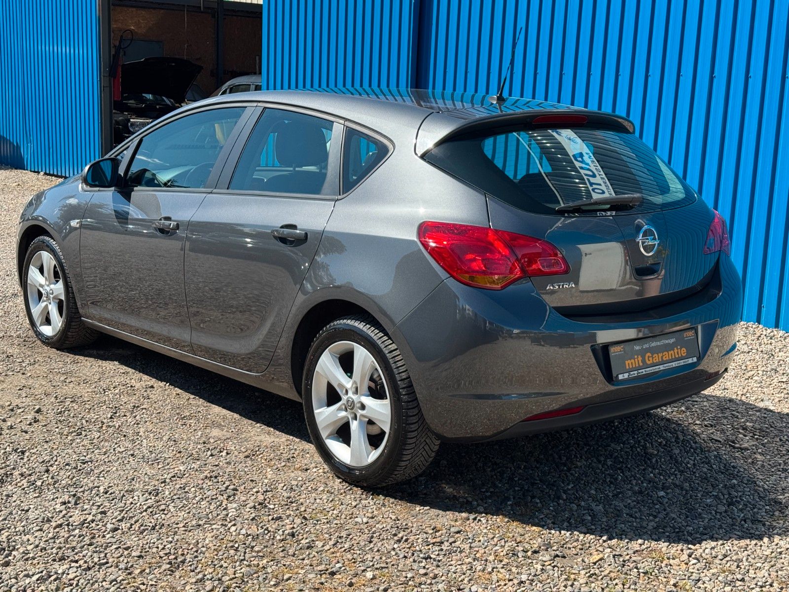 Fahrzeugabbildung Opel Astra J Lim. 5-trg.**Edition**SHZ**Klima**Temp**