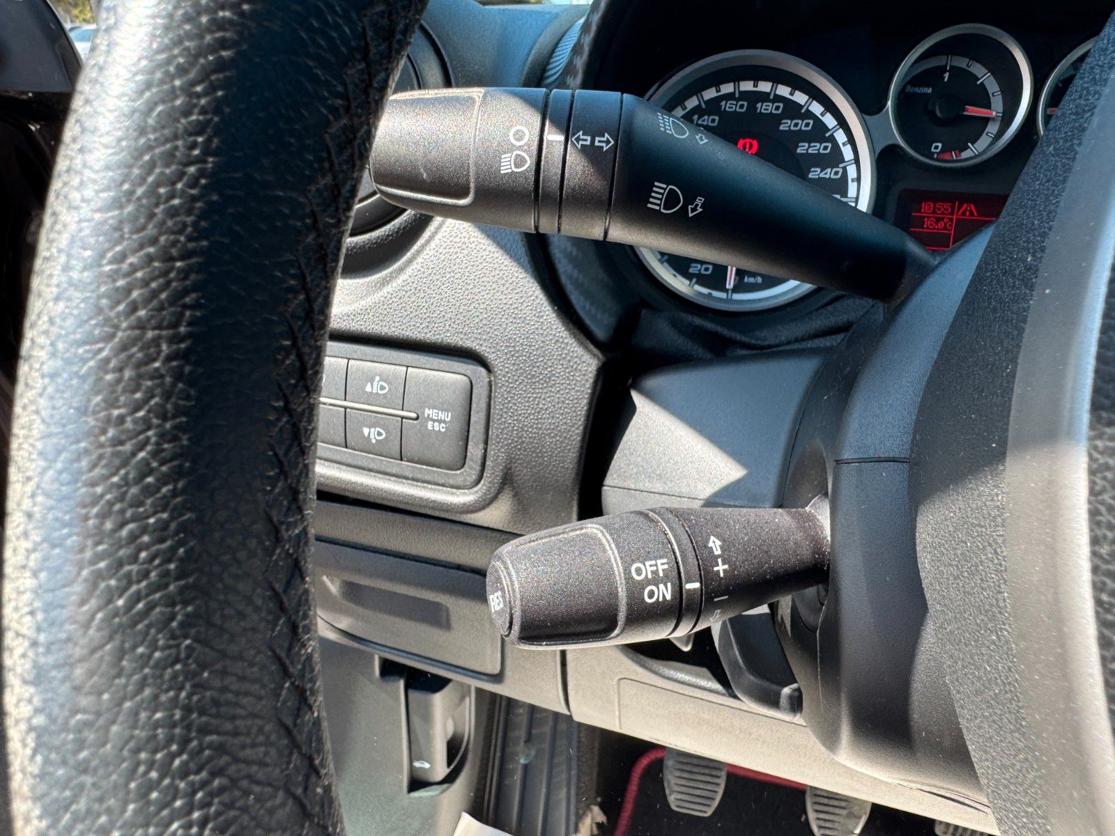 Fahrzeugabbildung Alfa Romeo MiTo Turismo**97 TKM**Klima**Allwetter**