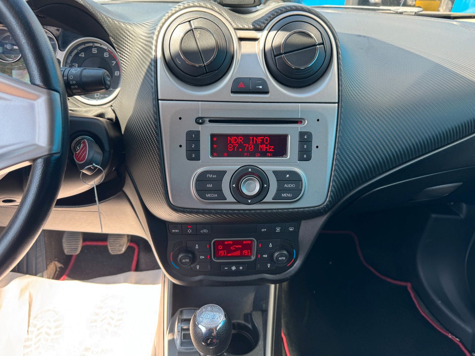 Fahrzeugabbildung Alfa Romeo MiTo Turismo**97 TKM**Klima**Allwetter**