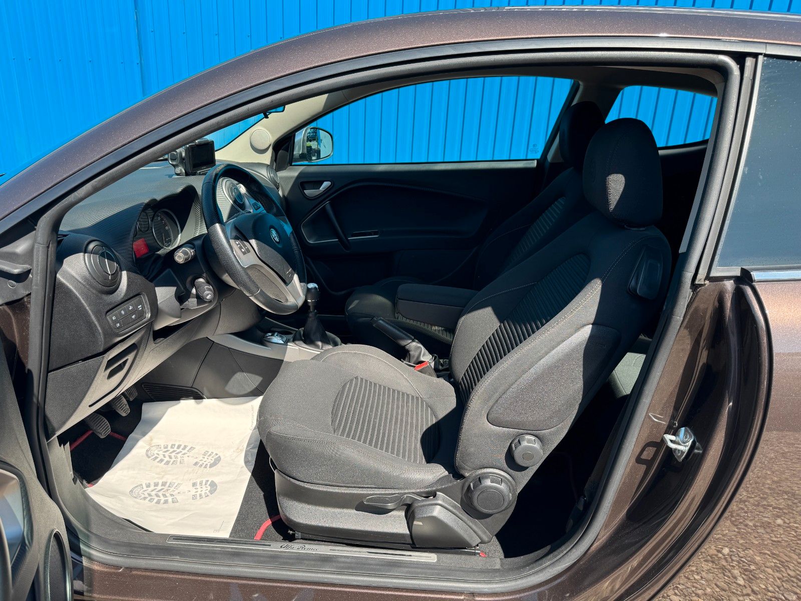 Fahrzeugabbildung Alfa Romeo MiTo Turismo**97 TKM**Klima**Allwetter**