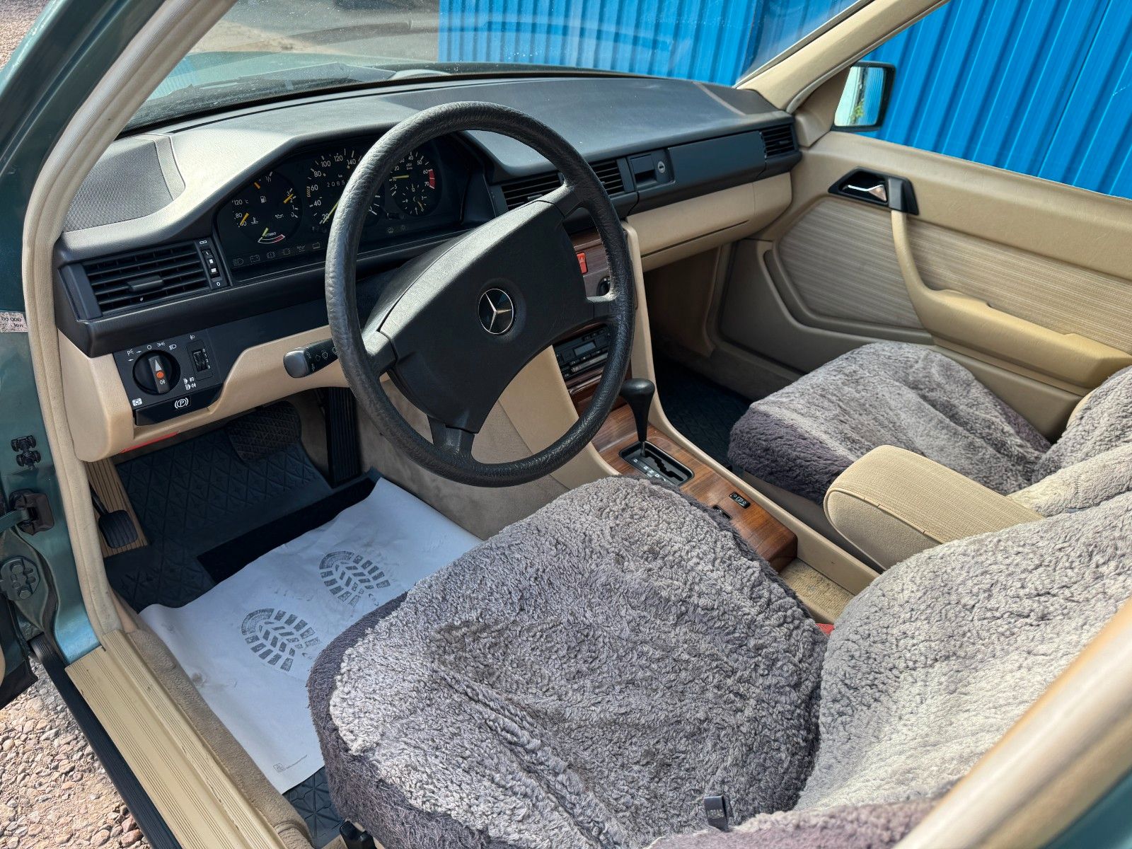 Fahrzeugabbildung Mercedes-Benz W124 200*Automatik*Schiebedach*AHK*H Zulassung*