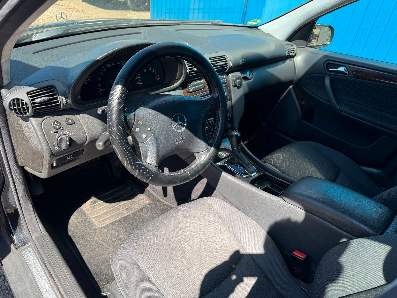 Fahrzeugabbildung Mercedes-Benz C 200 Kompressor Lim.**Automatik**Klima**SHZ**