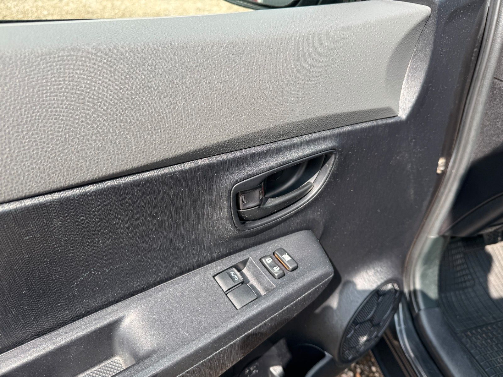 Fahrzeugabbildung Toyota Yaris**Cool**Klima**Allwetter**