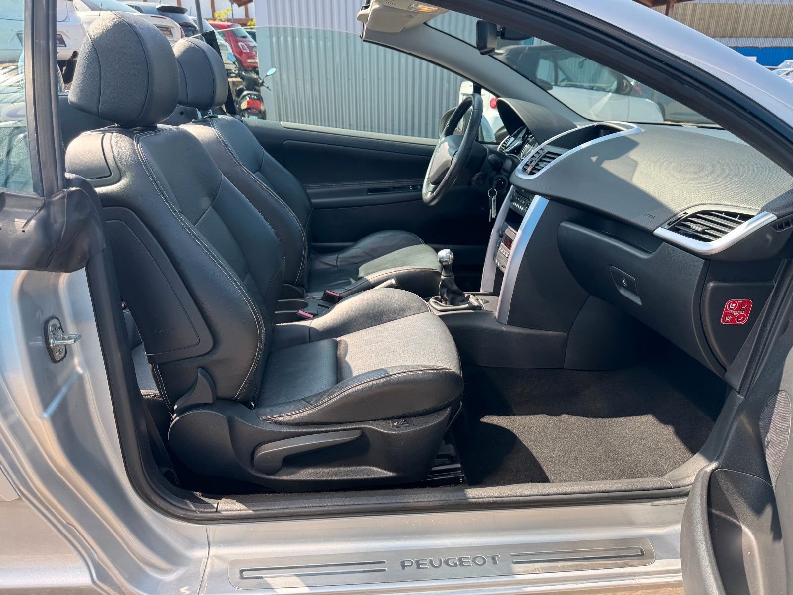 Fahrzeugabbildung Peugeot 207 CC Cabrio**JBL**Klima**Leder**SHZ**1. Hand**