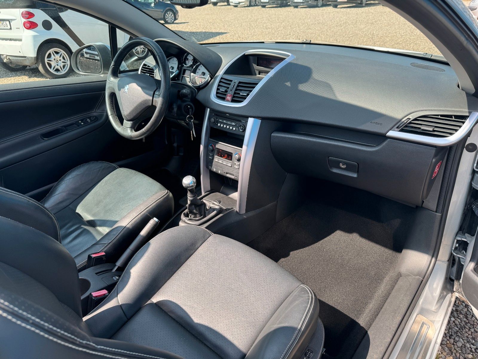 Fahrzeugabbildung Peugeot 207 CC Cabrio**JBL**Klima**Leder**SHZ**1. Hand**