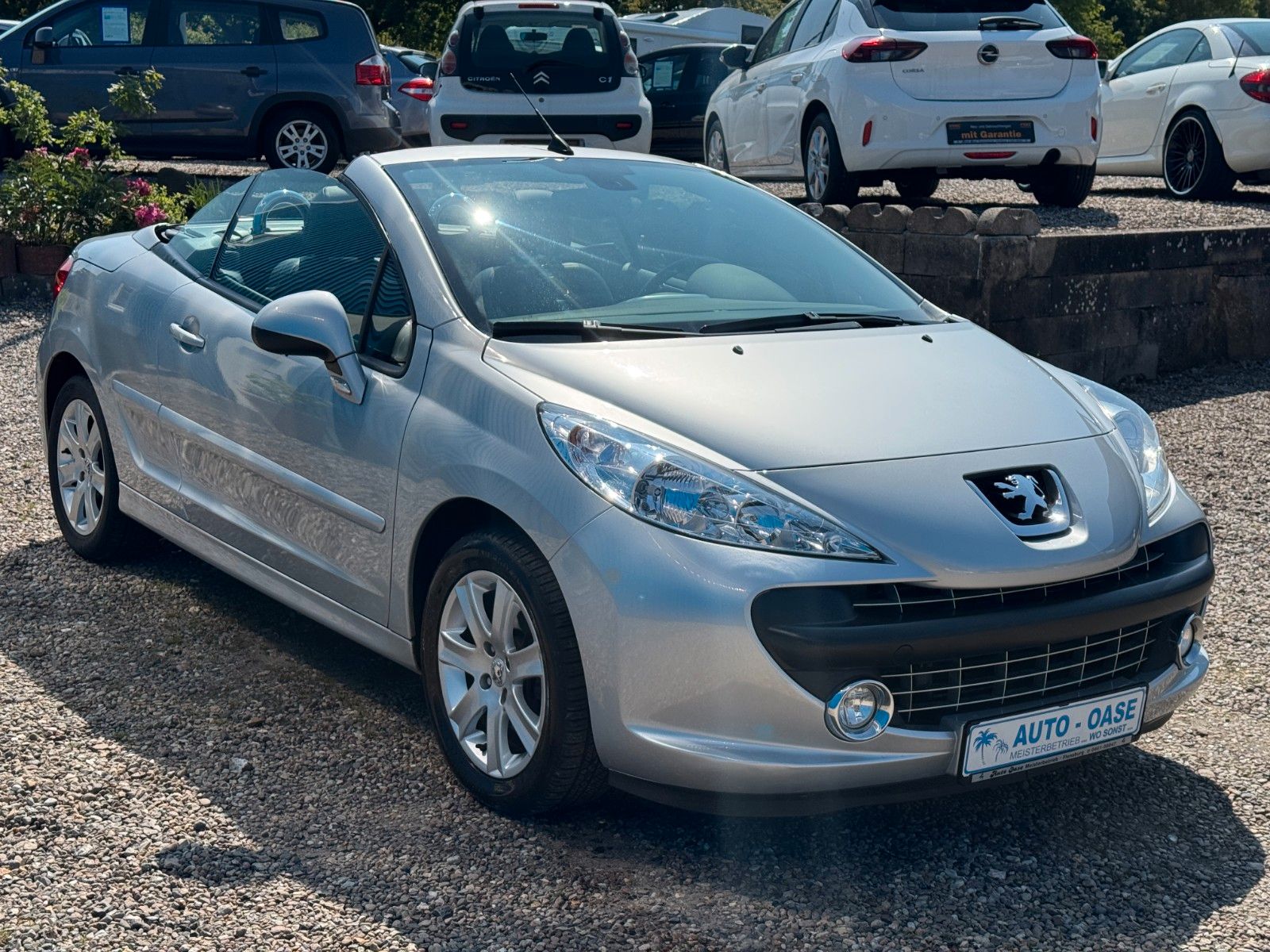 Fahrzeugabbildung Peugeot 207 CC Cabrio**JBL**Klima**Leder**SHZ**1. Hand**