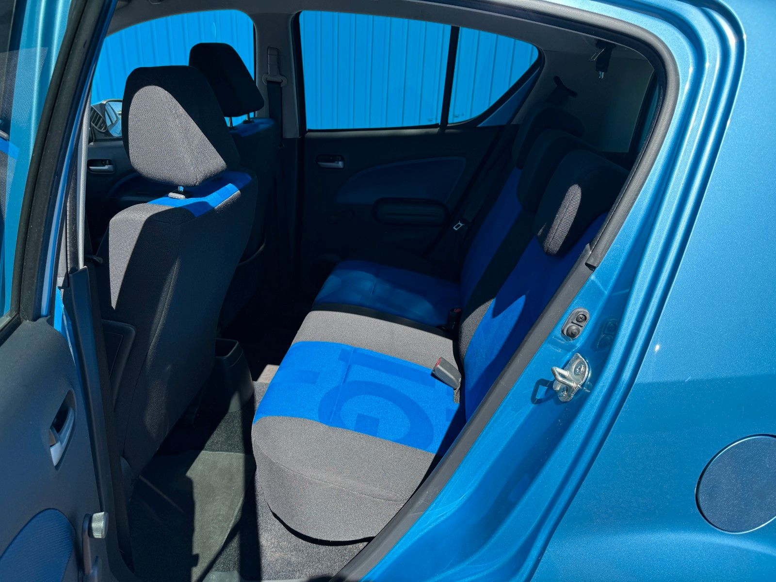 Fahrzeugabbildung Opel Agila B**Edition**Klima**