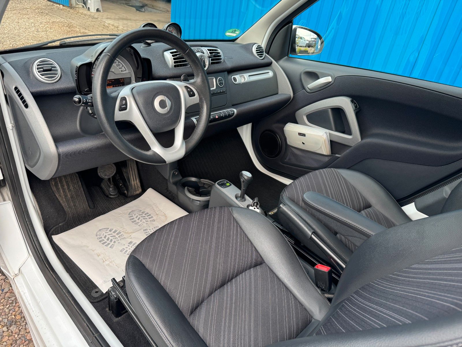 Fahrzeugabbildung Smart ForTwo coupe Micro Hybrid Drive*SHZ*Temp*AHK*Kli