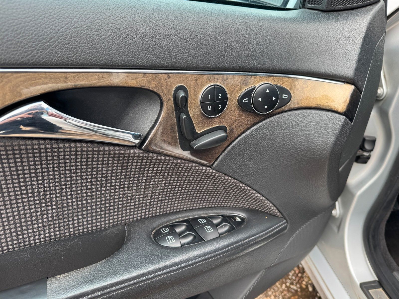 Fahrzeugabbildung Mercedes-Benz E 280 T CDI*Avantgarde*Automatik*HU06/2026*AHK*