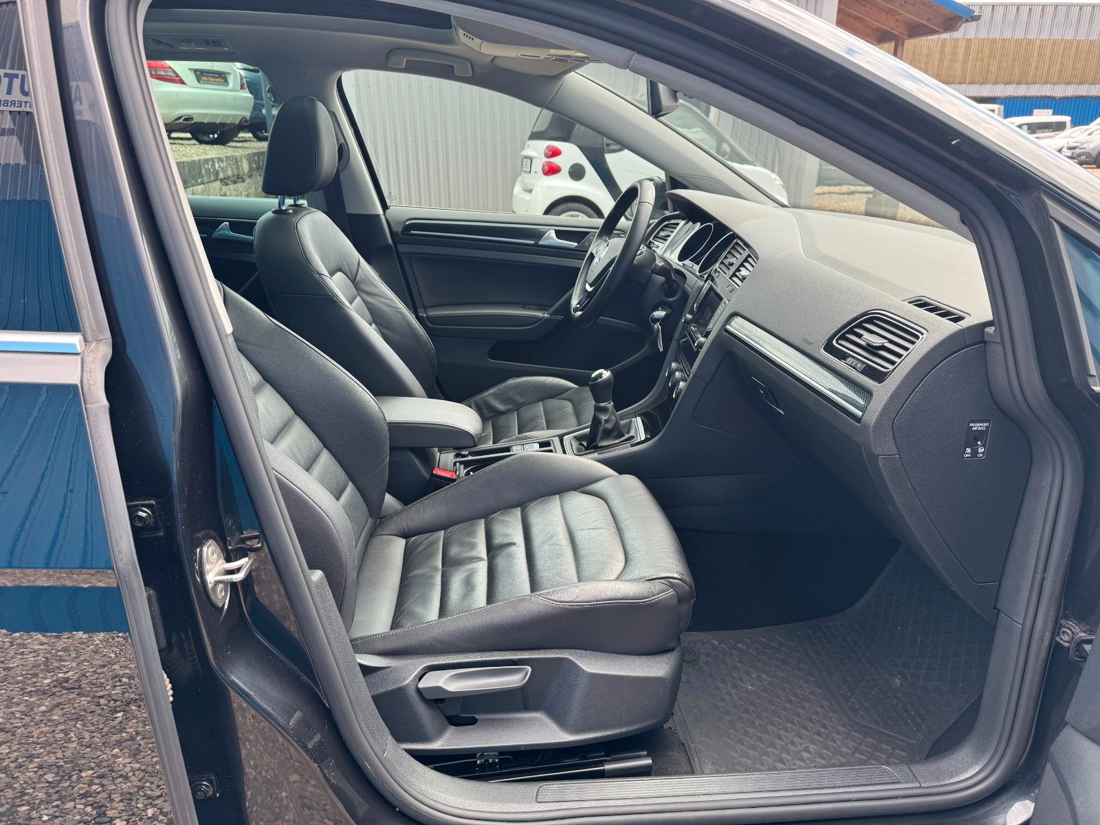Fahrzeugabbildung Volkswagen Golf VII Variant*Highline*Standh*Pano*AHK*Xenon*