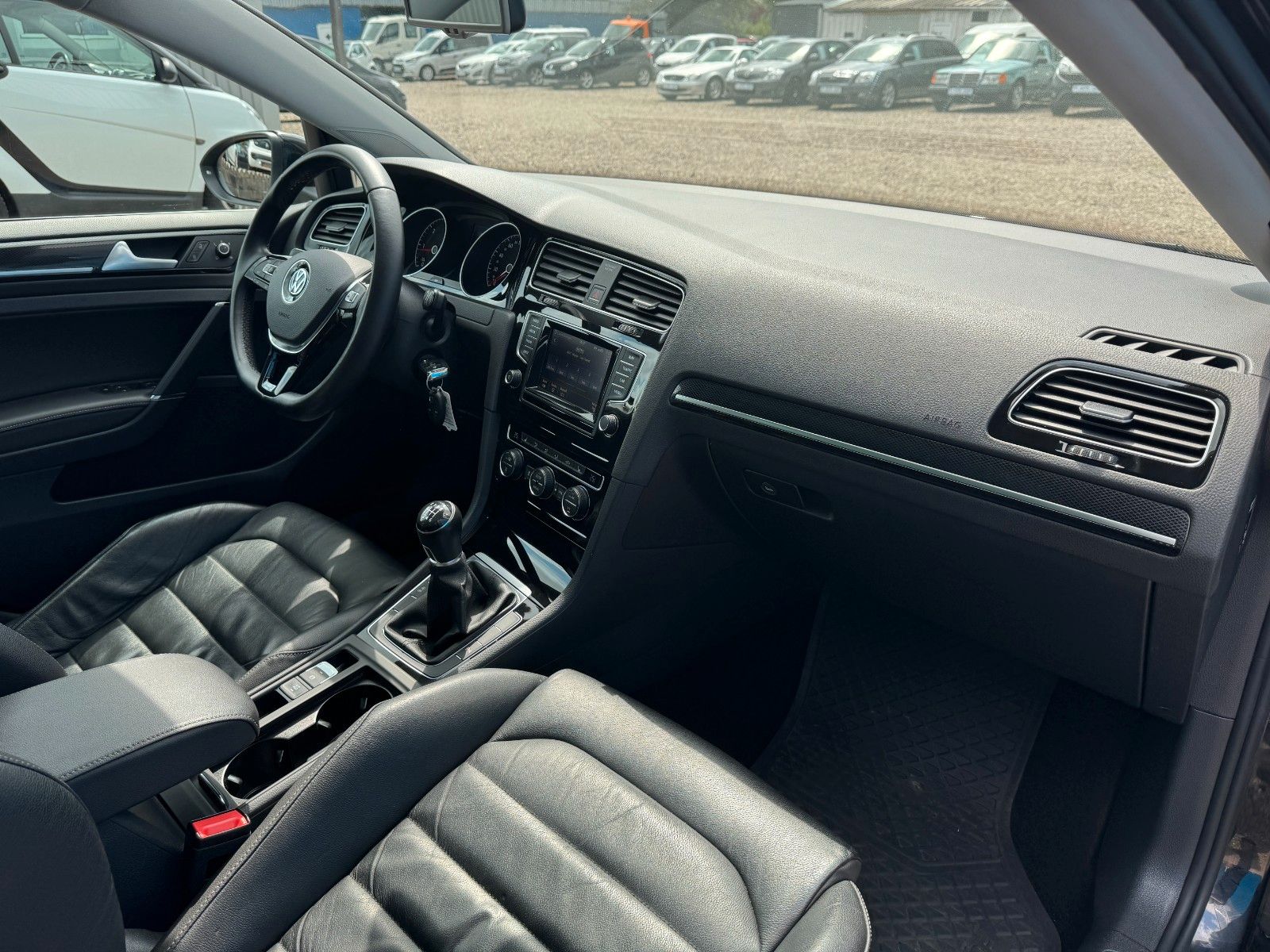 Fahrzeugabbildung Volkswagen Golf VII Variant*Highline*Standh*Pano*AHK*Xenon*