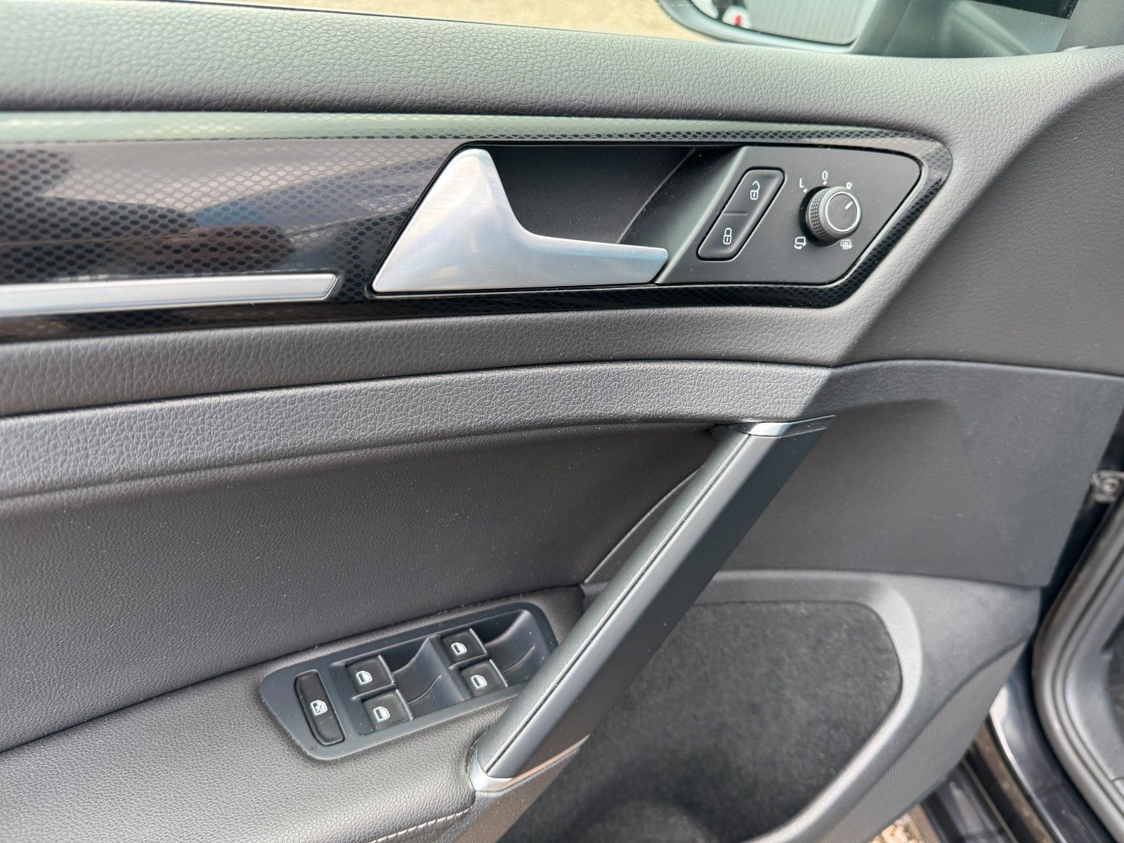 Fahrzeugabbildung Volkswagen Golf VII Variant*Highline*Standh*Pano*AHK*Xenon*