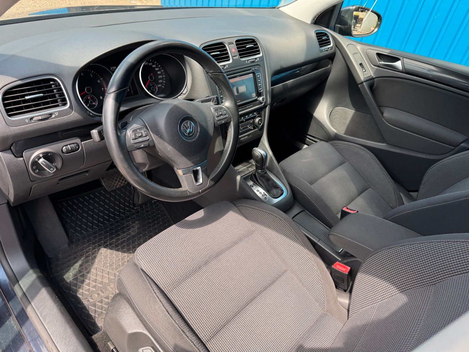 Fahrzeugabbildung Volkswagen Golf VI*Comfortline**Automatik**DSG**SHZ**Navi*