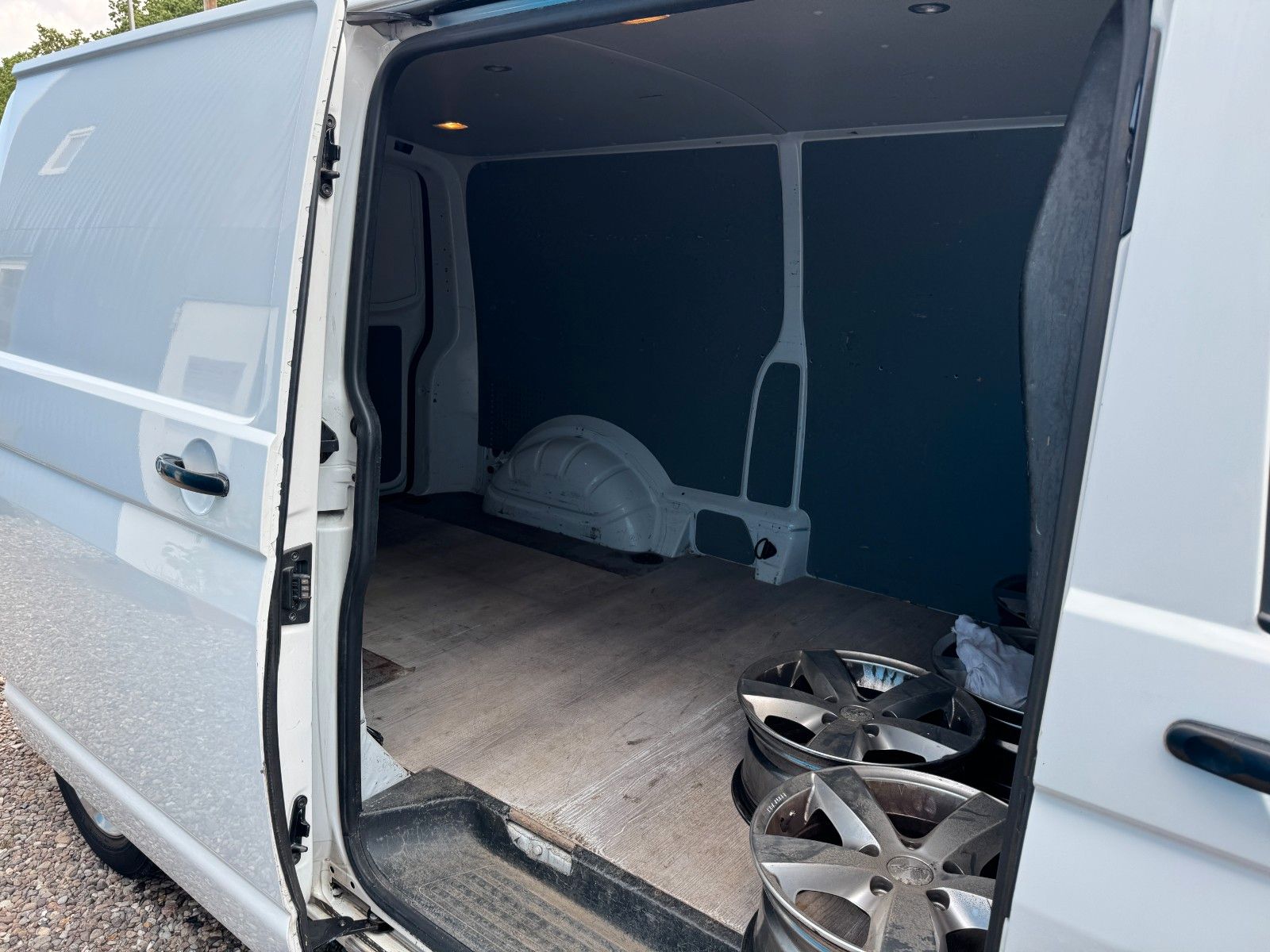 Fahrzeugabbildung Volkswagen Volkswagen T5 Transporter Kasten Lang*Klima*SHZ*
