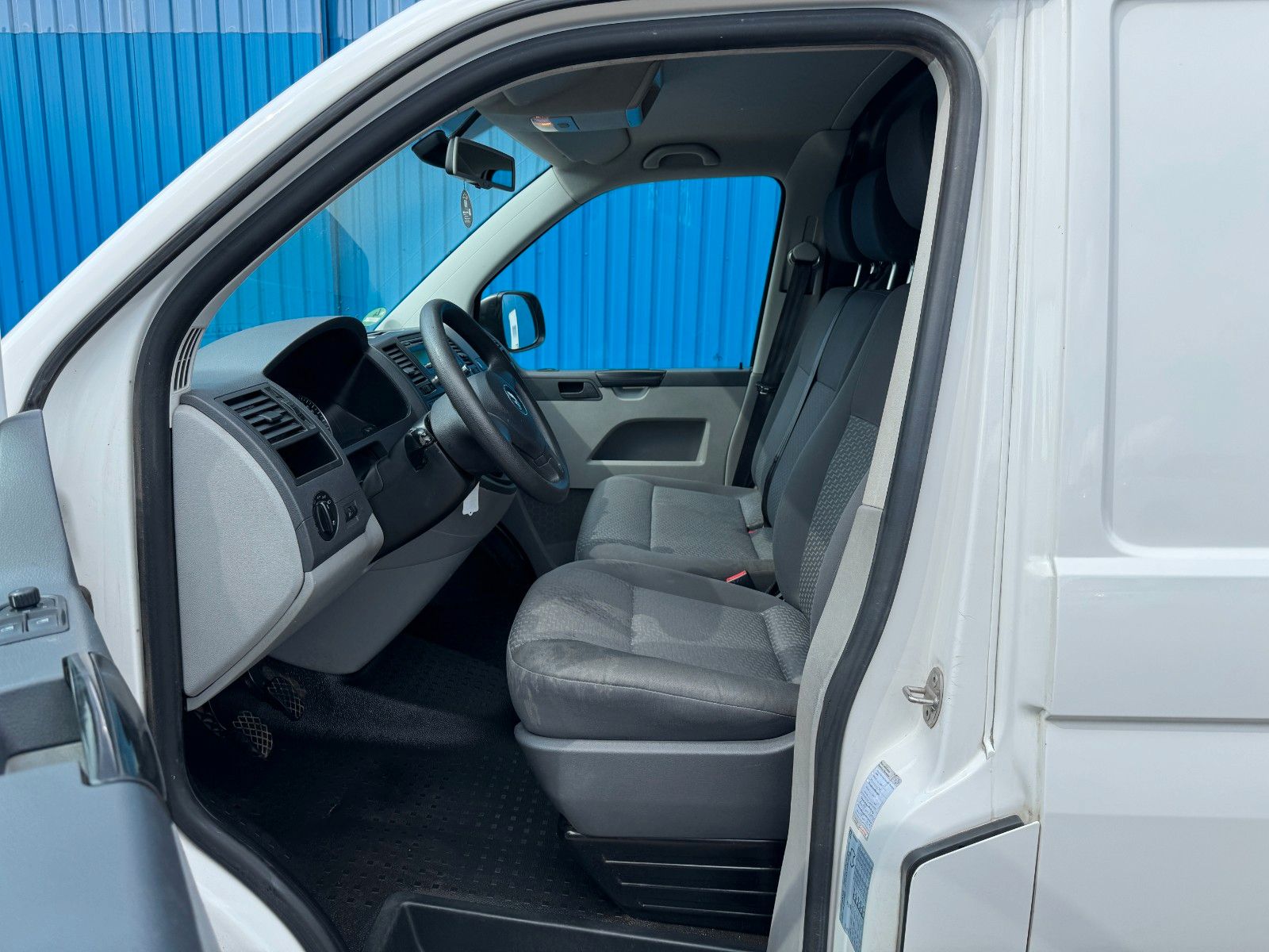 Fahrzeugabbildung Volkswagen Volkswagen T5 Transporter Kasten Lang*Klima*SHZ*