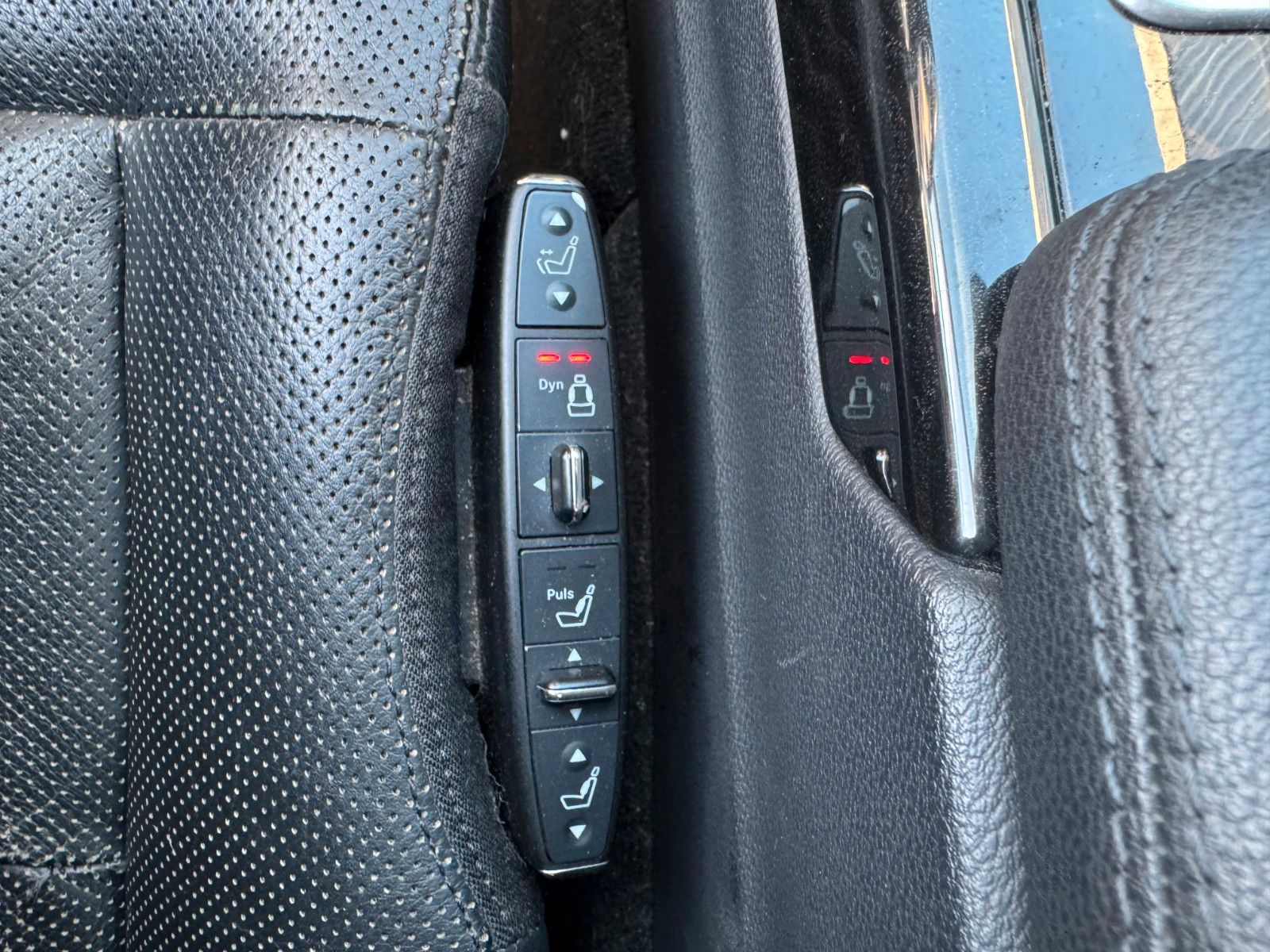 Fahrzeugabbildung Mercedes-Benz E 350 T CGI BlueEfficiency**Vollaustattung**