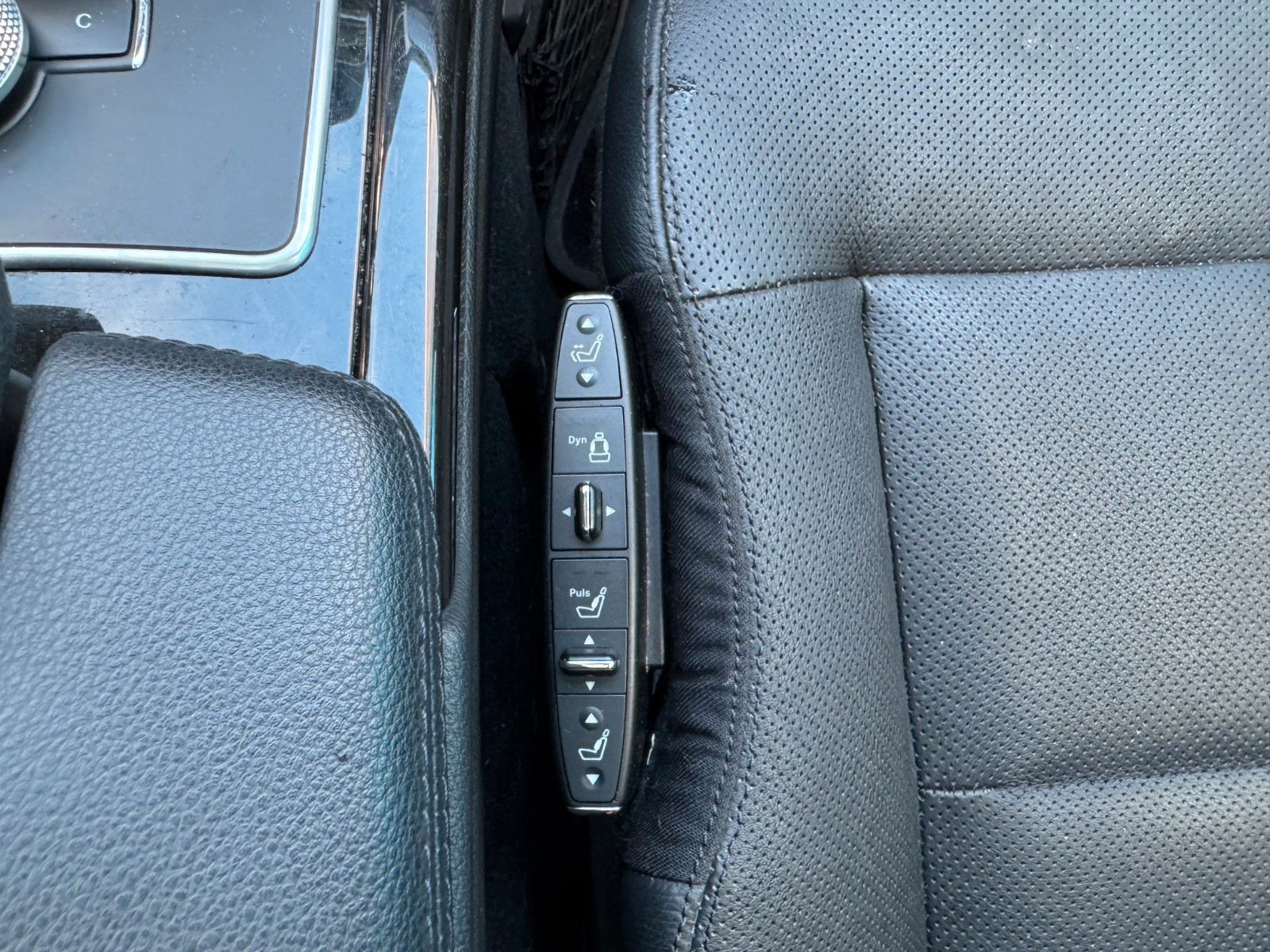 Fahrzeugabbildung Mercedes-Benz E 350 T CGI BlueEfficiency**Vollaustattung**