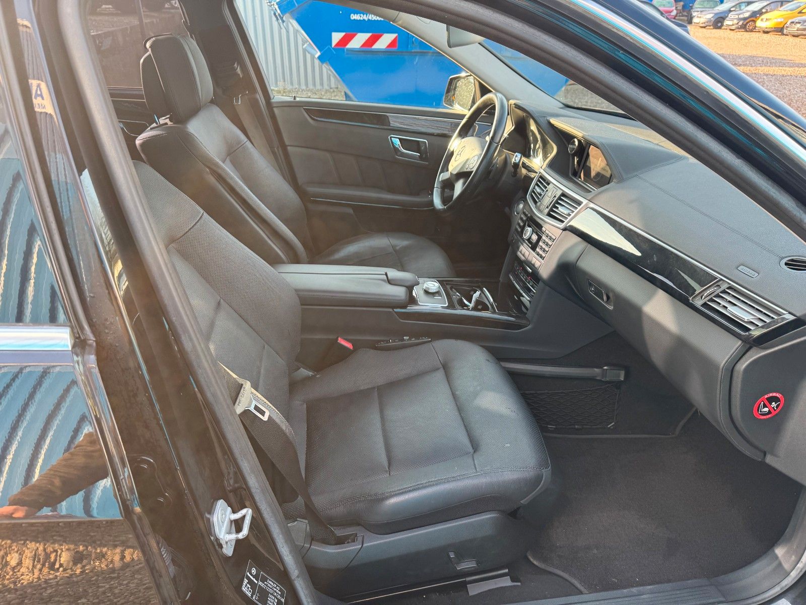 Fahrzeugabbildung Mercedes-Benz E 350 T CGI BlueEfficiency**Vollaustattung**