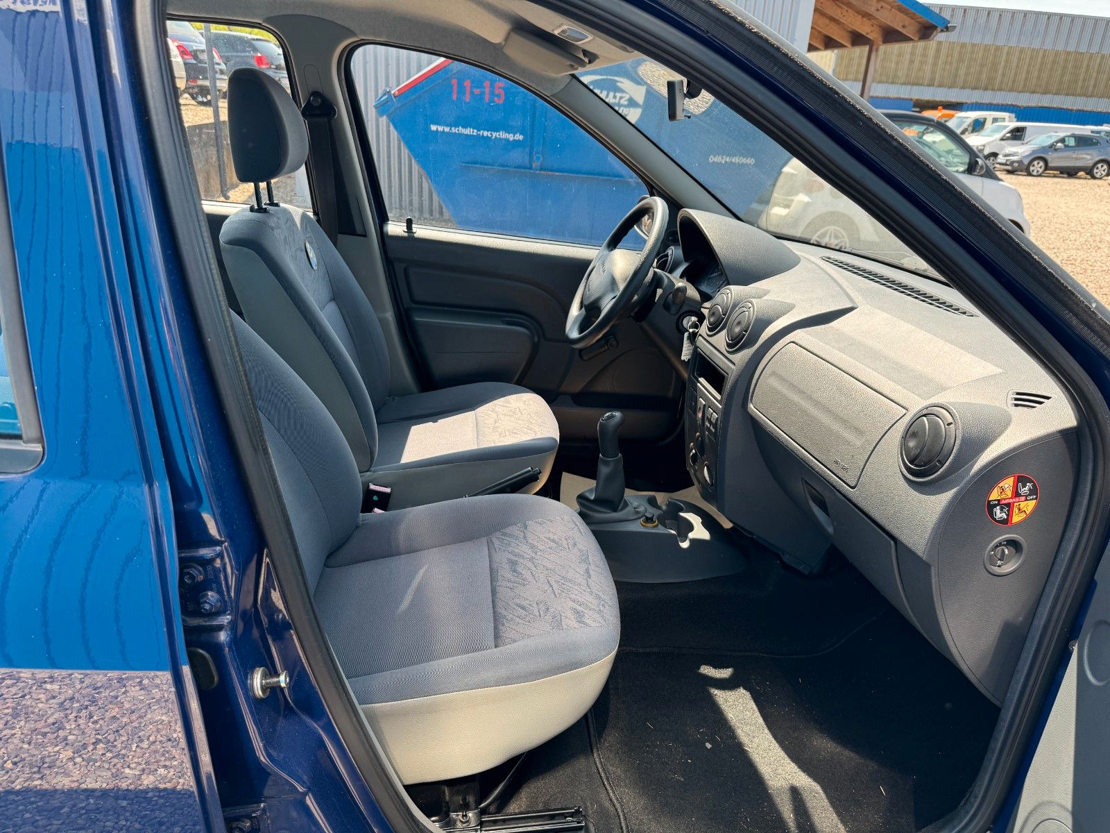 Fahrzeugabbildung Dacia Logan**Basis**AHK** HU&AU NEU**