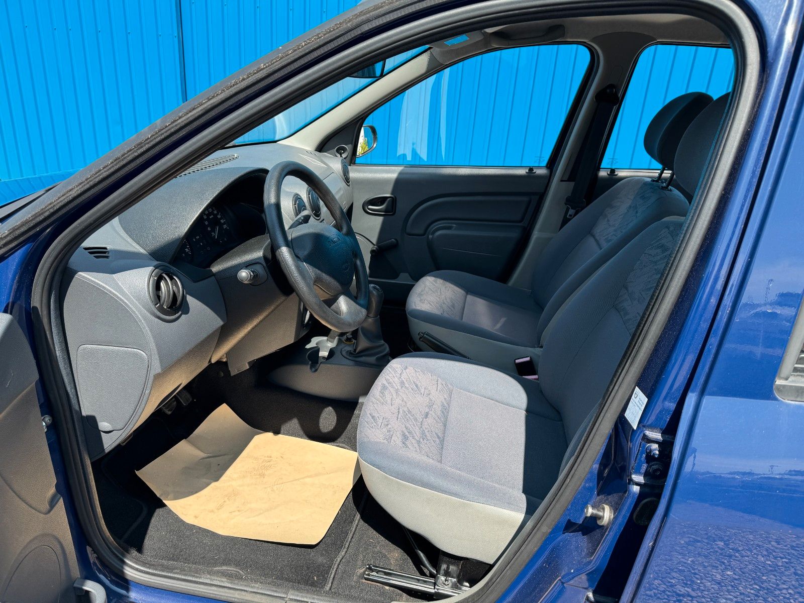 Fahrzeugabbildung Dacia Logan**Basis**AHK** HU&AU NEU**
