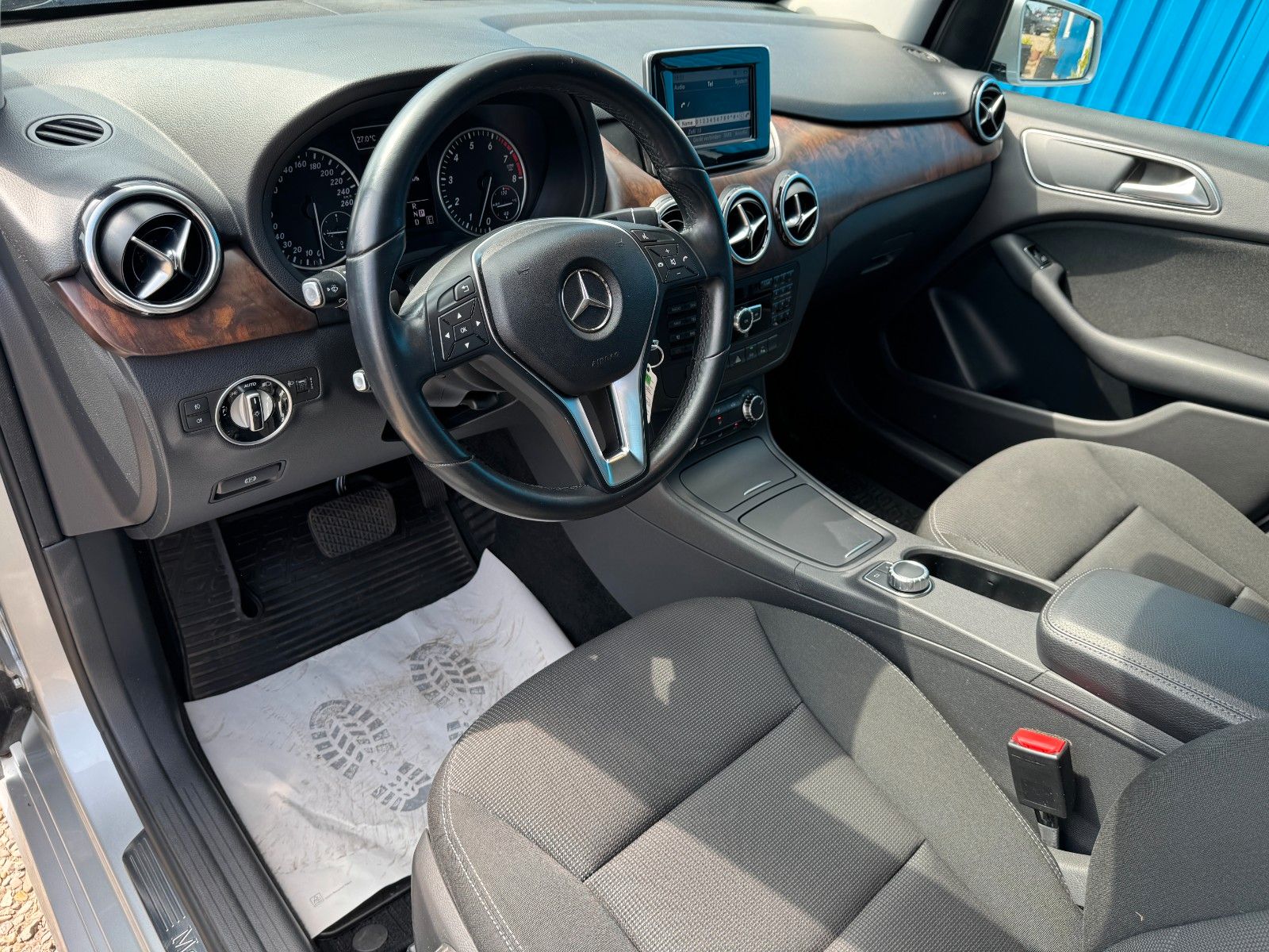 Fahrzeugabbildung Mercedes-Benz B 180**Sports Tourer**Automatik**AHK**Temp**