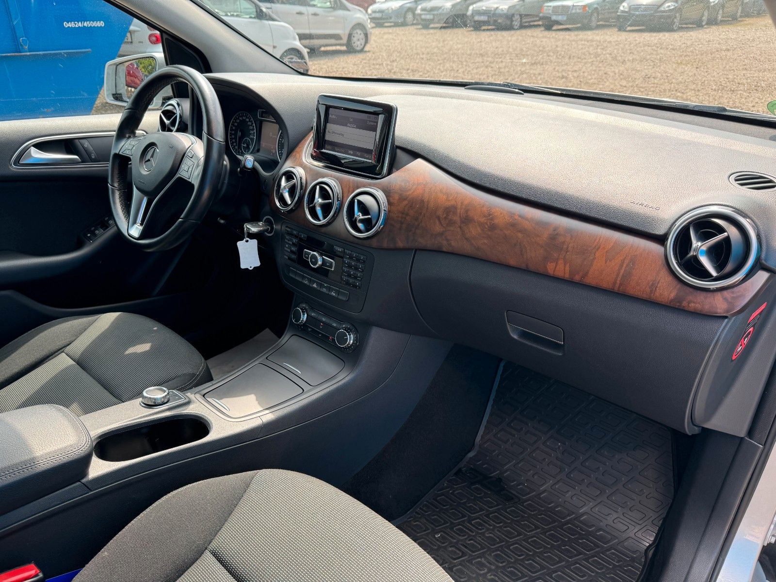 Fahrzeugabbildung Mercedes-Benz B 180**Sports Tourer**Automatik**AHK**Temp**