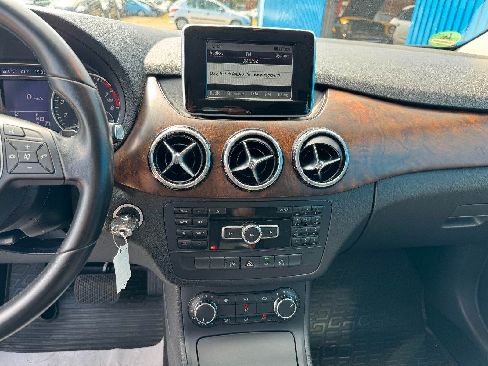 Fahrzeugabbildung Mercedes-Benz B 180**Sports Tourer**Automatik**AHK**Temp**