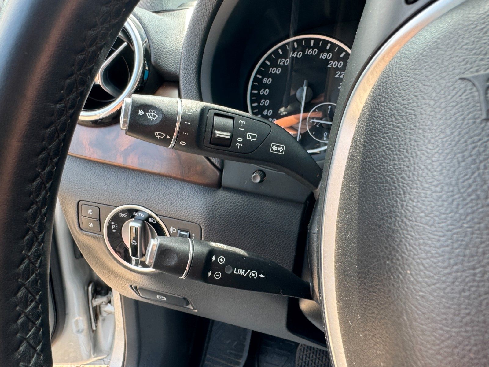Fahrzeugabbildung Mercedes-Benz B 180**Sports Tourer**Automatik**AHK**Temp**