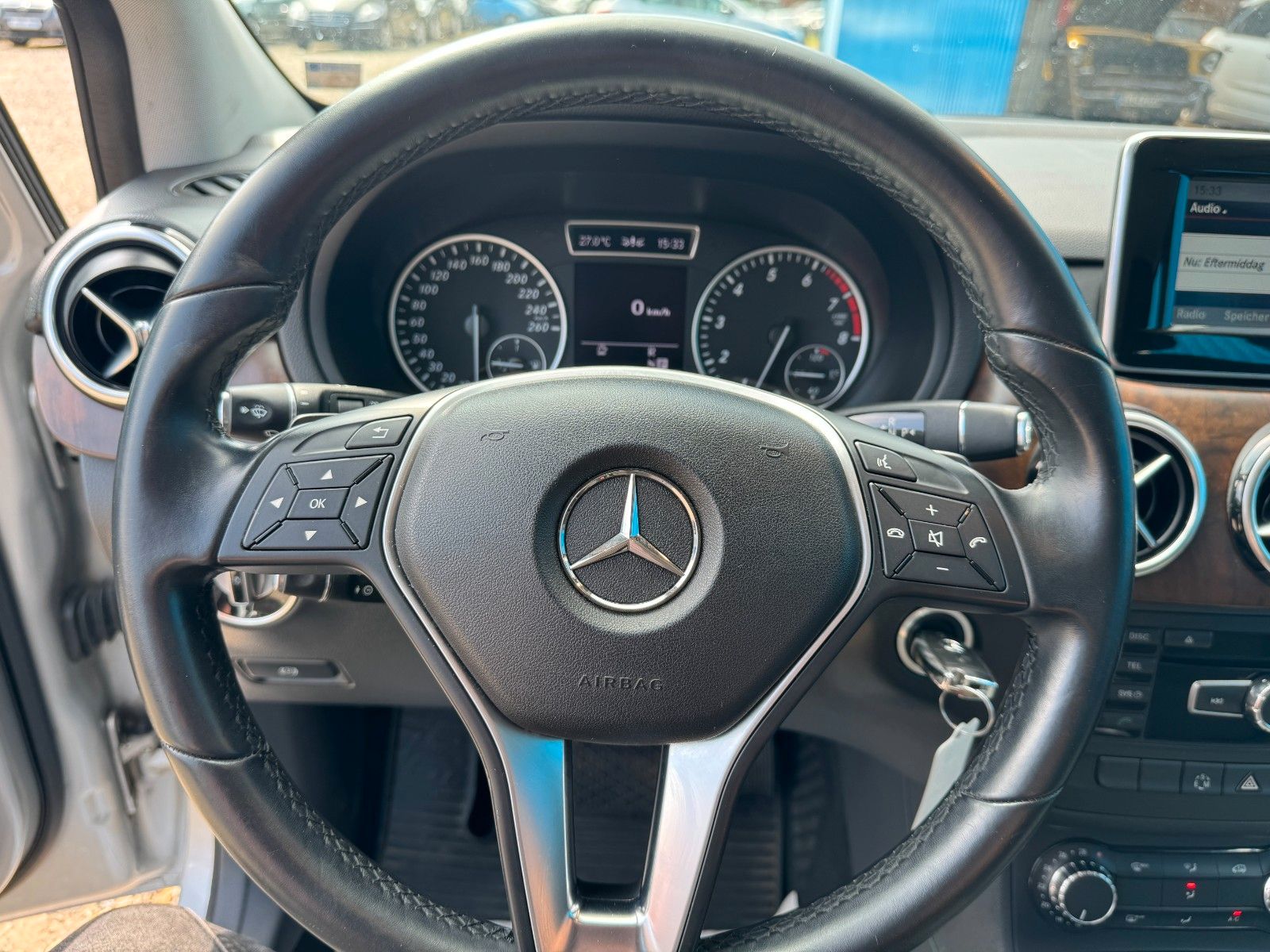 Fahrzeugabbildung Mercedes-Benz B 180**Sports Tourer**Automatik**AHK**Temp**