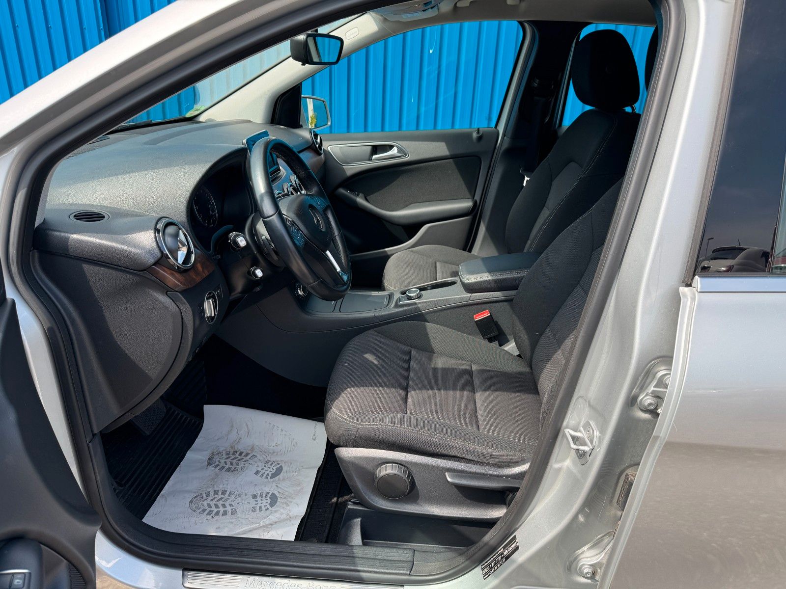 Fahrzeugabbildung Mercedes-Benz B 180**Sports Tourer**Automatik**AHK**Temp**