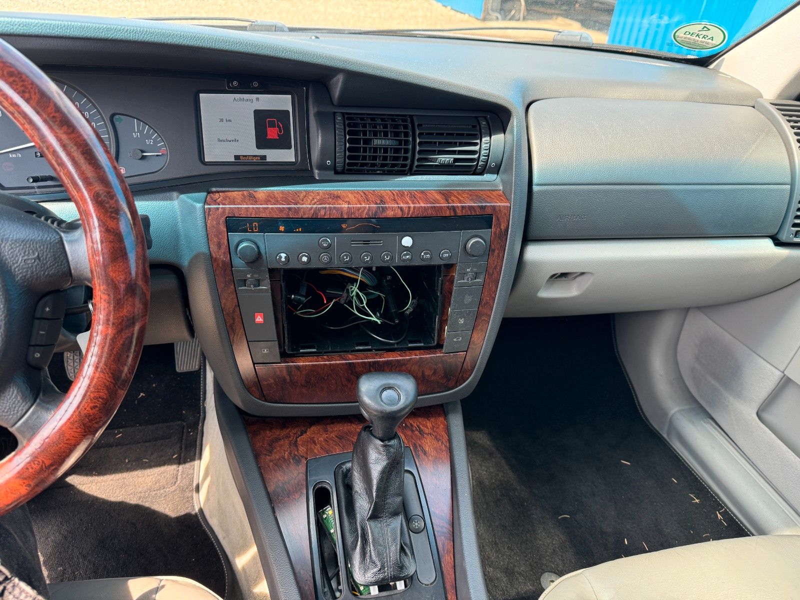 Fahrzeugabbildung Opel Omega B 2,5L V6**Automatik**Leder** HU 05/2024**