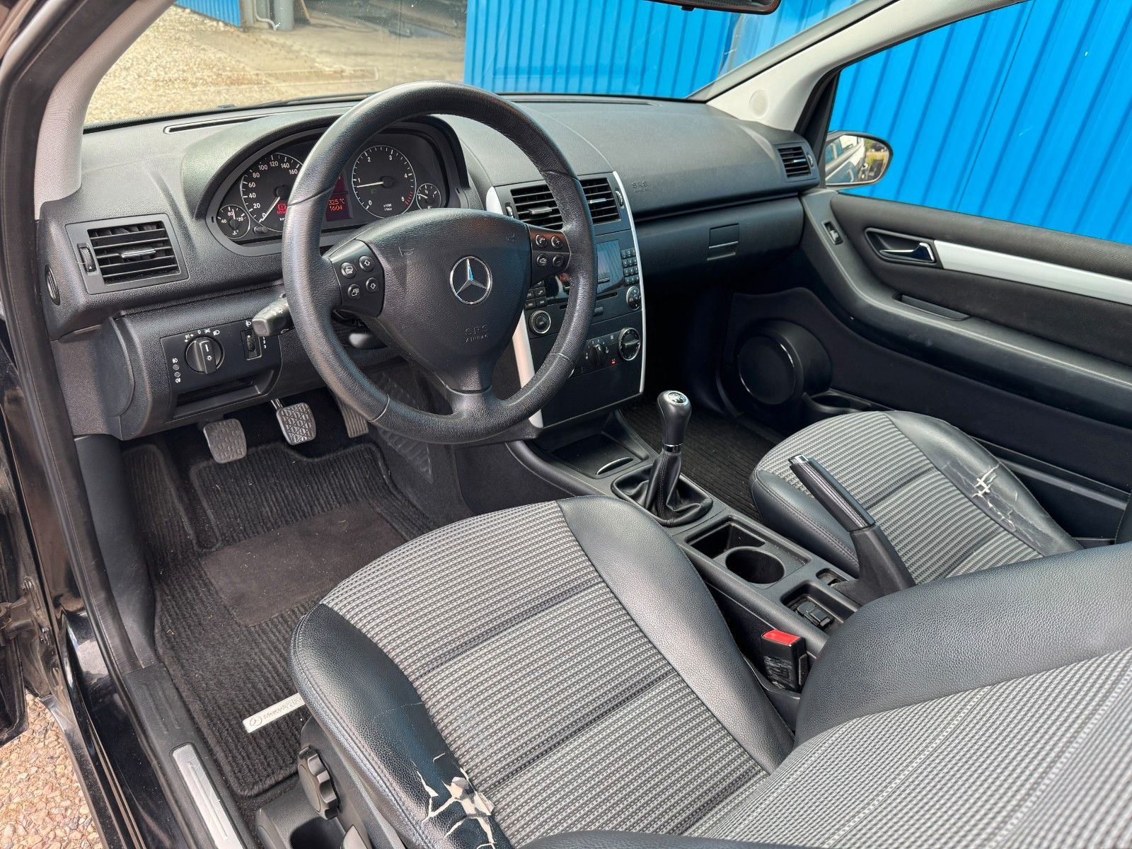 Fahrzeugabbildung Mercedes-Benz A 180**Avantgarde**HU 10/2025**Klima**AHK**