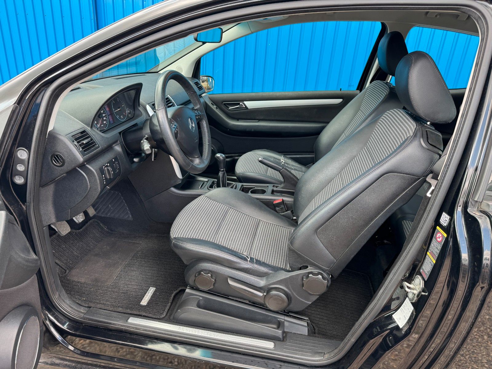 Fahrzeugabbildung Mercedes-Benz A 180**Avantgarde**HU 10/2025**Klima**AHK**