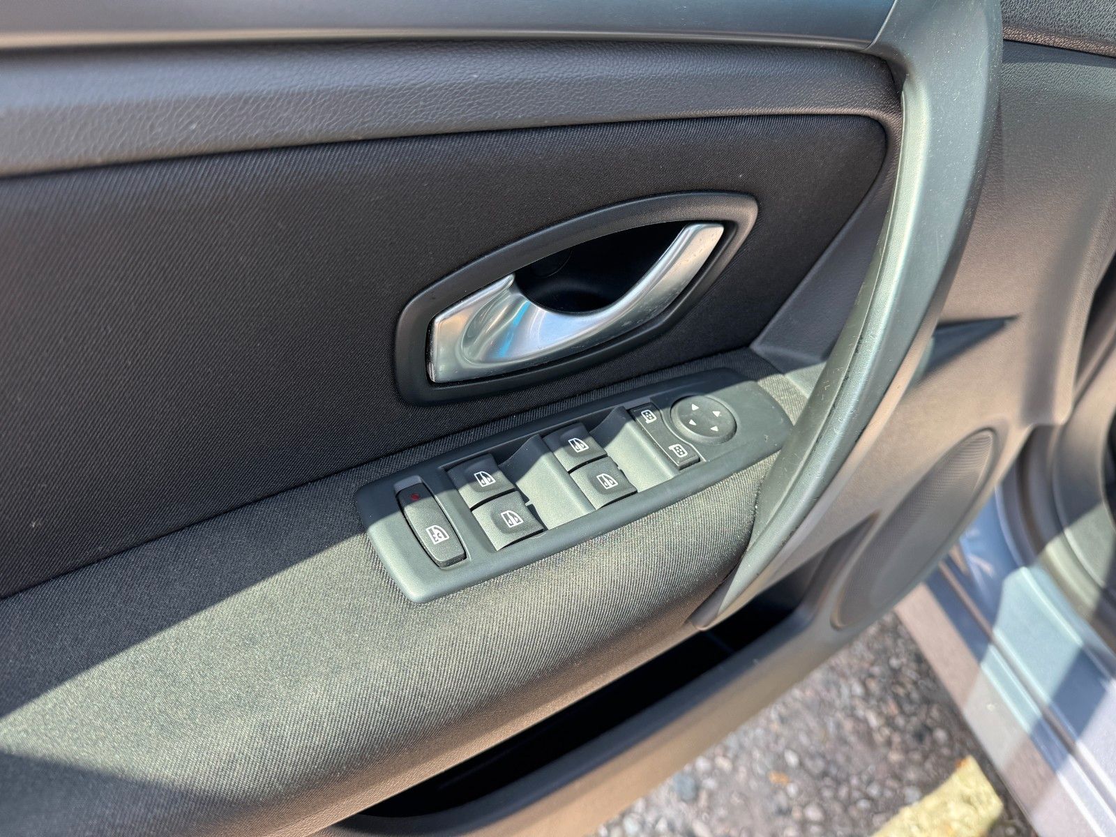 Fahrzeugabbildung Renault Laguna III Grandtour**Expression**Klima**Tempo**