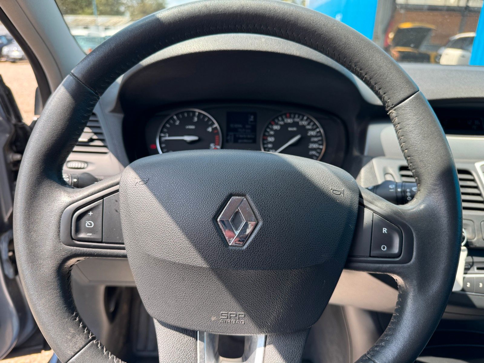 Fahrzeugabbildung Renault Laguna III Grandtour**Expression**Klima**Tempo**