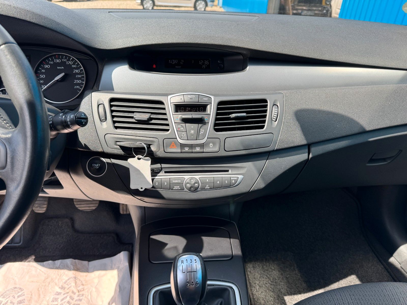 Fahrzeugabbildung Renault Laguna III Grandtour**Expression**Klima**Tempo**