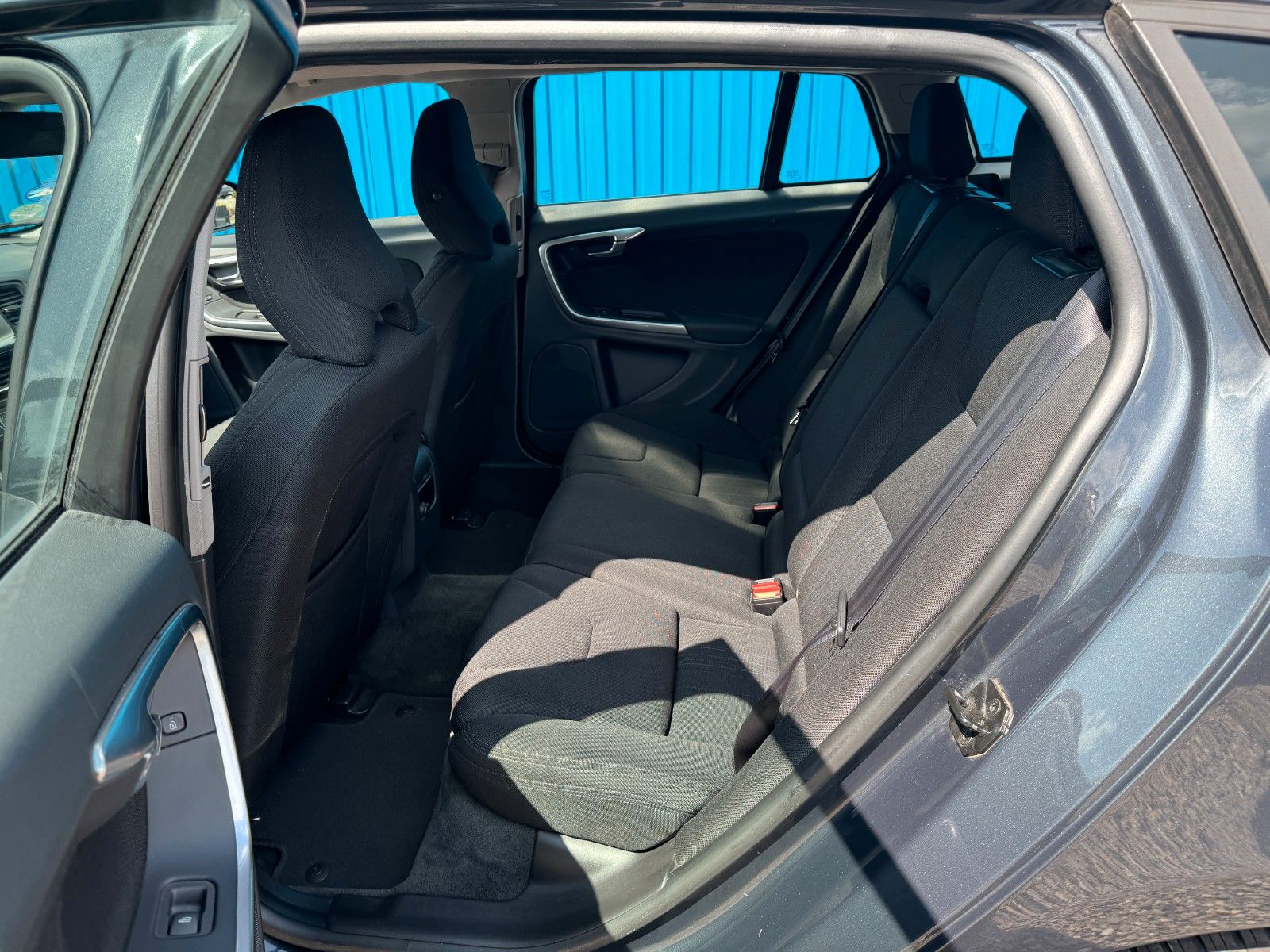 Fahrzeugabbildung Volvo V60 Kombi**Kinetic**Klima**Navi**HU 01/2026**