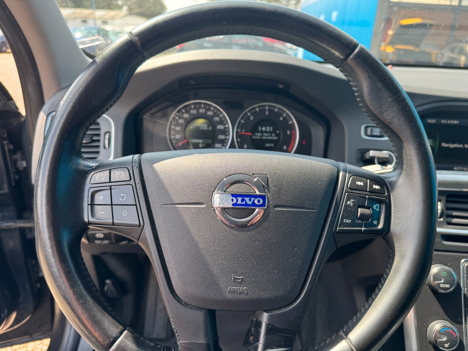 Fahrzeugabbildung Volvo V60 Kombi**Kinetic**Klima**Navi**HU 01/2026**