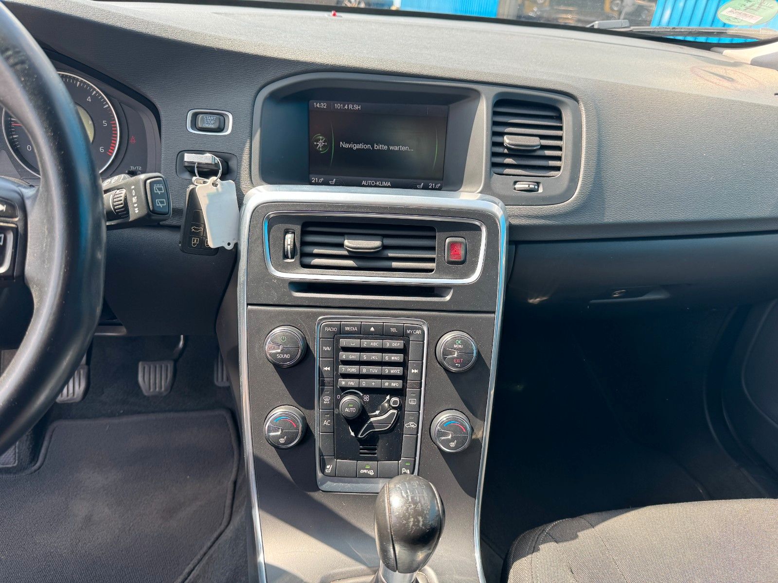 Fahrzeugabbildung Volvo V60 Kombi**Kinetic**Klima**Navi**HU 01/2026**