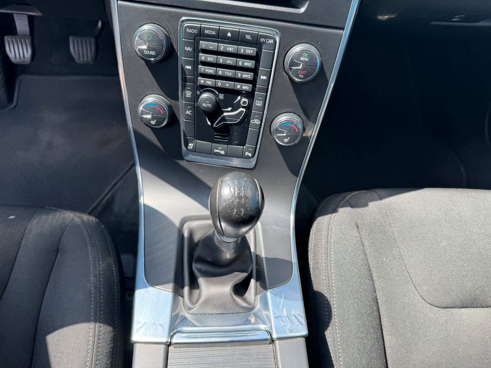 Fahrzeugabbildung Volvo V60 Kombi**Kinetic**Klima**Navi**HU 01/2026**