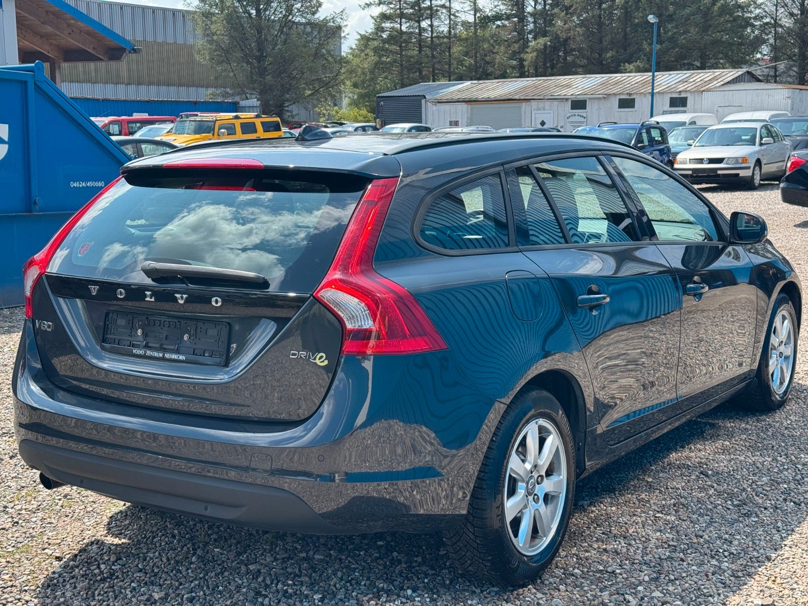 Fahrzeugabbildung Volvo V60 Kombi**Kinetic**Klima**Navi**HU 01/2026**